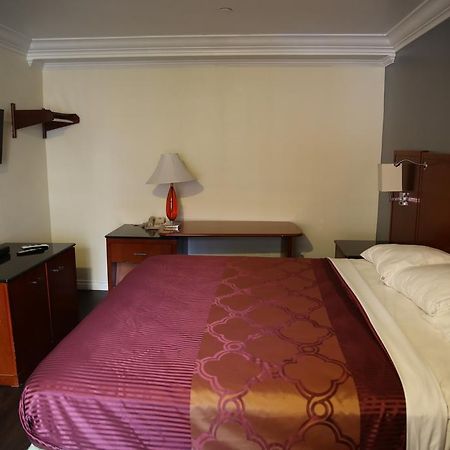Chateau Inn & Suites ดาวนีย์ ภายนอก รูปภาพ