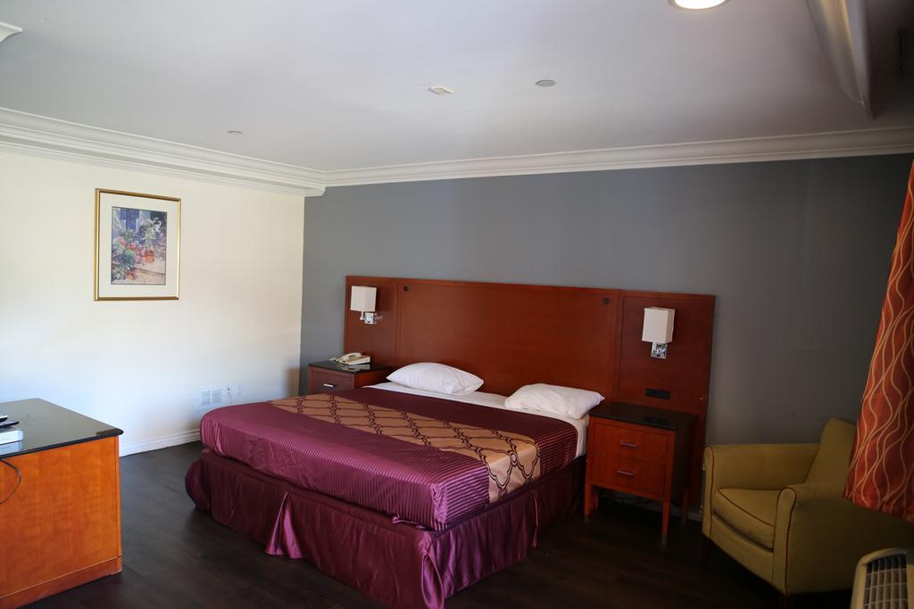 Chateau Inn & Suites ดาวนีย์ ภายนอก รูปภาพ
