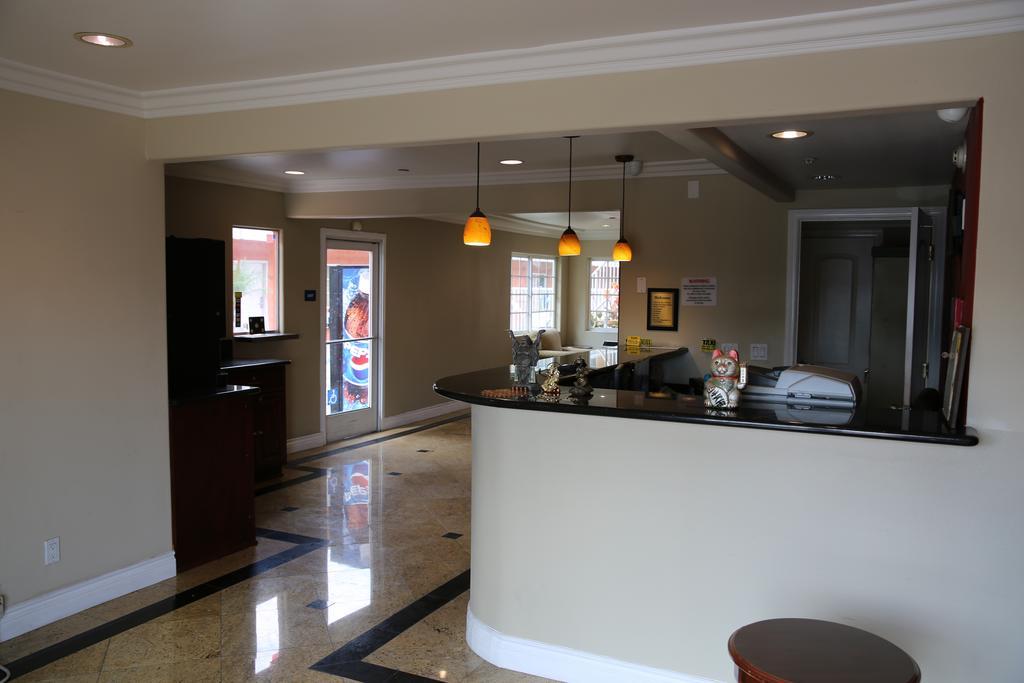 Chateau Inn & Suites ดาวนีย์ ภายนอก รูปภาพ