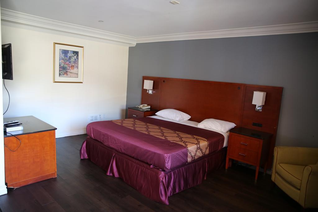 Chateau Inn & Suites ดาวนีย์ ภายนอก รูปภาพ
